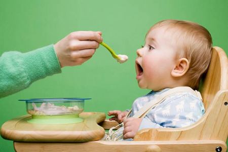 طريقة تحضير طعام الطفل في الشهر الرابع